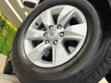 【純正17インチアルミホイール】外観にマッチした純正アルミホイールを装着しております。各種社外アルミホイールや、スタッドレスタイヤも取扱いしております。是非ご相談ください♪