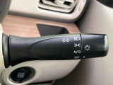 【オートライト】周りの明るさに応じて自動でヘッドライトの点灯・消灯ができる機能です!ライトの付け忘れ・消し忘れなどが無くなり、雨の日や夕方の走行も安心!トンネル通過時も便利ですね♪