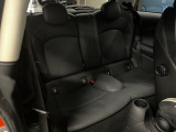 ●後部座席も気になるようなキズ・汚れやへたり等、大きなダメージはなく、良好な状態です。
