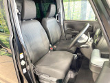 運転席まわりには十分なスペースがあり、大柄な方でもゆったり運転していただける環境です。