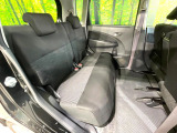 後部座席も気になるようなキズ・汚れやへたり等、大きなダメージはなく、良好な状態です。