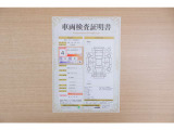【車輌検査証明書】店頭にてクルマの状態が一目で分かる検査証明書を公開中。トヨタ認定検査員が厳しく査定し、状態を点数と図解で表示しています。修復歴はもちろん、傷やヘコミの箇所や程度がご確認いただけます。