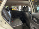 後部座席も気になるようなキズ・汚れやへたり等、大きなダメージはなく、良好な状態です。