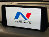 【8インチマツダコネクト】車内の雰囲気にマッチした大型のディスプレイ。スマホ接続でのナビ使用やBluetooth再生等、様々な機能が楽しめます。直感的なダイヤル操作が可能で、使い勝手も良好です。