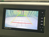【バックカメラ】駐車時に後方がリアルタイム映像で確認できます。大型商業施設や立体駐車場での駐車時や、夜間のバック時に大活躍!運転スキルに関わらず、今や必須となった装備のひとつです!