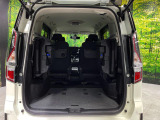 後席を格納すると、これだけの広さが!シーンに合わせたシートアレンジで、大きな荷物も積むことが出来ます♪
