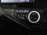 車内を快適に、オートエアコンを装備しています。