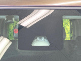 【スマートアシスト】走行中に前方の車両等を認識し、衝突しそうな時は警報とブレーキで衝突回避と被害軽減をアシスト。より安全にドライブをお楽しみいただけます。