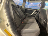 後部座席も気になるようなキズ・汚れやへたり等、大きなダメージはなく、良好な状態です。
