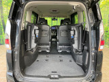 普段のお買い物や通勤、送迎等に十分な荷室スペースを確保しております。セカンドシートを倒すと、大きな荷物の積載も可能です♪