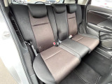 後部座席も気になるようなキズ・汚れやへたり等、大きなダメージはなく、良好な状態です。