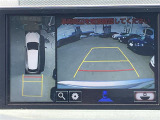 【パノラミックビューモニター】クルマを真上から見下ろした視点で駐車をサポートします!クルマの斜め後ろや真横など、いち早く障害物に気が付くことができます。