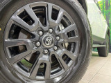 【純正18インチアルミホイール】外観にマッチした純正アルミホイールを装着しております。各種社外アルミホイールや、スタッドレスタイヤも取扱いしております。是非ご相談ください♪