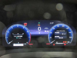 運転席のメータパネル類は常に視界に入る場所ですので、大事なチェックポイントです。ぜひ実際にご乗車ください。
