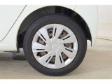 純正14インチスチールホイルでフルキャップです。タイヤサイズは155/65R14になります!