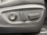 パワーシート搭載。微妙な調整が手軽にでき、最適なポジションで運転することが可能です。