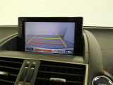 車庫入れや駐車で威力を発揮するのがバックモニター!ナビディスプレイに後ろの様子が映し出されるから安心です。