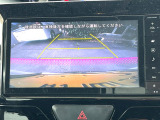 【バックカメラ】駐車時に後方がリアルタイム映像で確認できます。大型商業施設や立体駐車場での駐車時や、夜間のバック時に大活躍!運転スキルに関わらず、今や必須となった装備のひとつです!