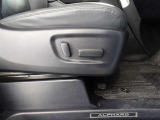 パワーシート搭載。微妙な調整が手軽にでき、ピッタリのポジションで運転することが可能です。