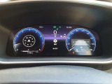 とっても見やすいメーターです。夜間時はラグジュアリーな気分にさせてくれる照明が魅力ですので、夜のドライブも楽しみになりますよ♪