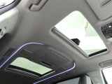 ツインムーンルーフを装備しております。