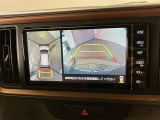【パノラミックビュー&バックビュー】駐車時の安全確認をする為に車両上方からの映像と後方カメラからのを同時に表示しバックガイドも付いているのでバックの苦手な方でも安心して運転出来ますよ。