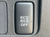 【アイドリングストップ】赤信号や渋滞で停車した際にエンジンを停止し、無駄な燃料の消費を抑えます。燃費向上や環境保護につなげる機能♪エンジンはブレーキを離せば再始動します。