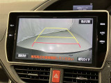 【バックガイドモニター】 車庫入れなど後進運転時に死角をモニターで確認ができて安全です♪ ステアリング操作の参考になるガイド線も表示しますので車庫入れがニガテな方も安心ですネ!