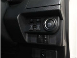 電動のスライドドアで楽々スムース!運転席から開閉の操作ができます!&スタートスイッチを押してエンジン始動ができるスマートキーが装備されています♪ポケットや鞄からキーを出さずに乗り込めます♪