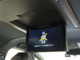 トヨタ純正12.1型後席ディスプレイを装備しております。