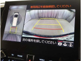 パノラミックビューモニター付きです。車両を上から見たような映像をディスプレイオーディオ画面に表示。運転席からの目視だけでは見にくい、車両周辺の状況をリアルタイムでしっかり確認できます。
