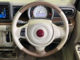 【純正革巻きステアリング】上質な革を使用することで、手にしっかり馴染みとても運転しやすいハンドルです♪