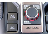 Xモード搭載。路面状況に応じてモードを選択するだけで、4輪の駆動力やブレーキなどを適切にコントロール。悪路からのスムーズな脱出をアシストします。