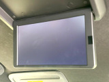 【フリップダウンモニター】大画面モニターで後席でもエンタメをお楽しみいただけます。小さなお子様にも大人気の装備です♪