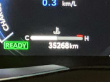 入荷時点での走行距離になります。車両の入れ替え等で若干走行距離が増えてしまう事がございます。ご理解の程お願い申し上げます。