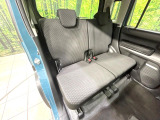 後部座席も気になるようなキズ・汚れやへたり等、大きなダメージはなく、良好な状態です。