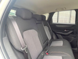 後部座席も気になるようなキズ・汚れやへたり等、大きなダメージはなく、良好な状態です。