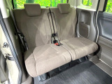 後部座席も気になるようなキズ・汚れやへたり等、大きなダメージはなく、良好な状態です。