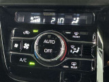 オートエアコン付きなので一度、気温を設定すれば自動的に過ごし易い温度に調整してくれますよ。 車内をいつでも快適空間にしてくれます。