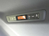 後部座席にもオートエアコン装備ですから車内は、とっても快適です。
