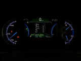 ハイブリッド車専用オプティトロンメーターです。大型液晶画面をメーター内に搭載し、情報が瞬時に分かりやすく目に入るようになっています。