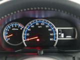 とっても見やすいメーターです。夜間時はラグジュアリーな気分にさせてくれる照明が魅力ですので、夜のドライブも楽しみになりますよ♪