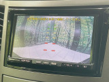 【バックカメラ】駐車時に後方がリアルタイム映像で確認できます。大型商業施設や立体駐車場での駐車時や、夜間のバック時に大活躍!運転スキルに関わらず、今や必須となった装備のひとつです!