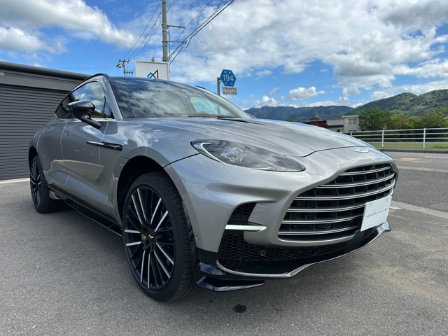 アストンマーティン DBX 