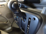 【オートマミッション(A/T)】シフトチェンジの煩わしさから解放される大事な装備です! 最近ではミッションも改良され、燃費もすこぶる良好になってますよ♪