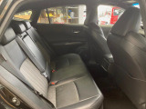 後部座席も気になるようなキズ・汚れやへたり等、大きなダメージはなく、良好な状態です。