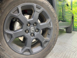 【純正18インチアルミホイール】外観にマッチした純正アルミホイールを装着しております。各種社外アルミホイールや、スタッドレスタイヤも取扱いしております。是非ご相談ください♪