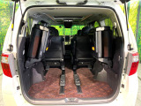 普段のお買い物や通勤、送迎等に十分な荷室スペースを確保しております。セカンドシートを倒すと、大きな荷物の積載も可能です♪