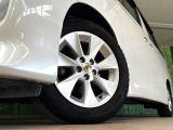 【純正アルミホイール】外観にマッチした純正アルミホイールを装着しております。各種社外アルミホイールや、スタッドレスタイヤも取扱いしております。是非ご相談ください♪