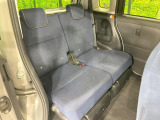 後部座席も気になるようなキズ・汚れやへたり等、大きなダメージはなく、良好な状態です。